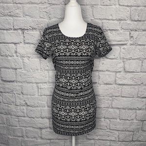Black and White Tribal Print Short Sleeve Dress